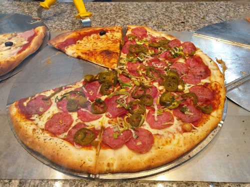 FUNACHO-jalapenos-rezane-paprike-in-pizza-2
